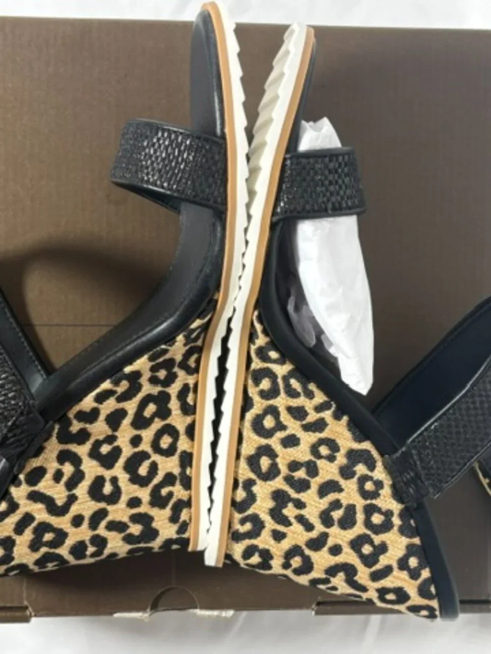 NEW IN BOX-NEVER WORN! Linea Paolo Wedge Sandals / SIZE 8